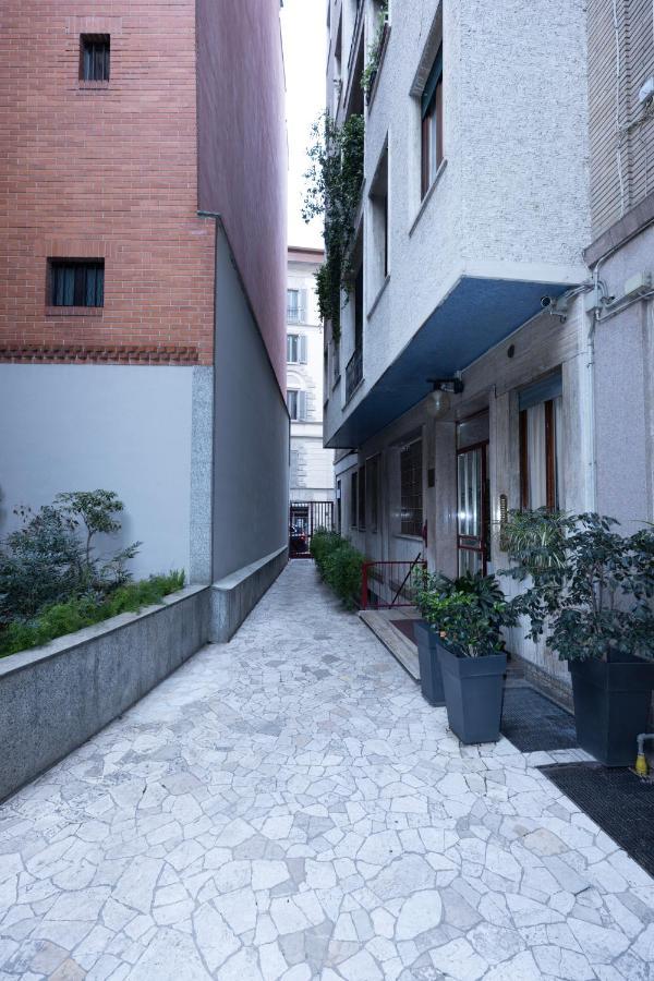 Milan Flat 5 Min From Duomo With Park For Small Cars Apartment Exterior foto